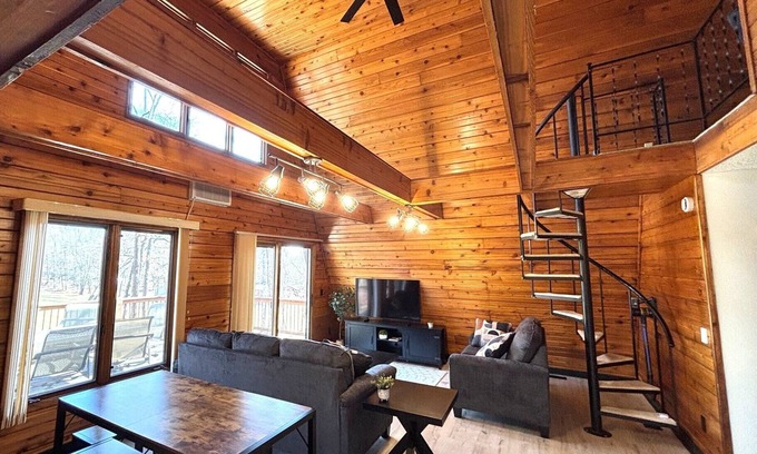 Breezy Point Cabin | Golf Cabin w/Ping-Pong!