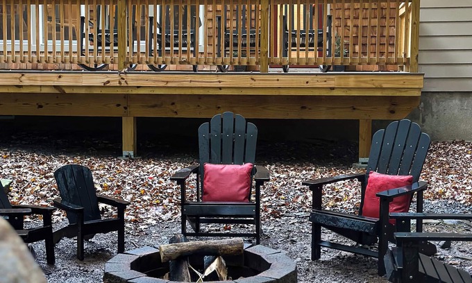 Pocono Lake Cabin | Golf Cart available. Dog-Friendly Cozy Cabin. Fireplace, Kayaks & Game Room.