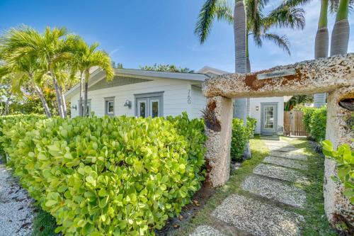 Anna Maria House | Golf Cart included! Short walk to the Beach on the Peaceful North End