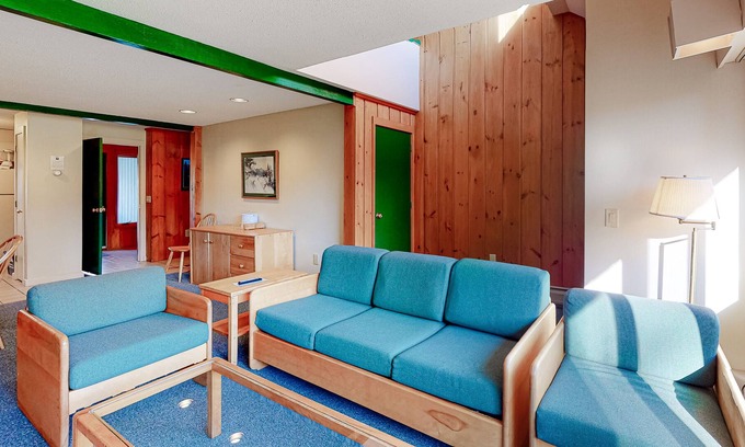 Stowe Area Condo | Golf Course Front Condo with Fast WiFi, Shared Pools & Hot Tub, & Full Kitchen