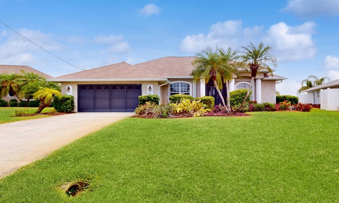 White Marsh House | Golf course front home with private pool, lanai, & internet