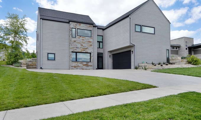 Manhattan House | Golf Course Getaway