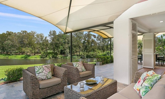 Robina House | Golf Home Paradise