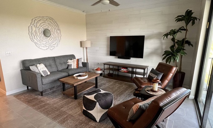 Braden River Condo | Golf, Pools, Shops in highly Desired Lakewood National Golf Club