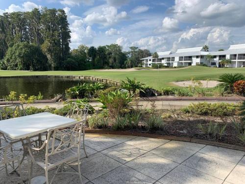 Wesley Chapel Apartment | Golf View Two Bed Two Bath Condo with Kitchen Near Tampa