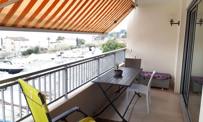 Golfe Juan Apartment | GOLFE JUAN, 150 m from the beach, F2, bright, 43m2, balcony 14m2, sea view + garage