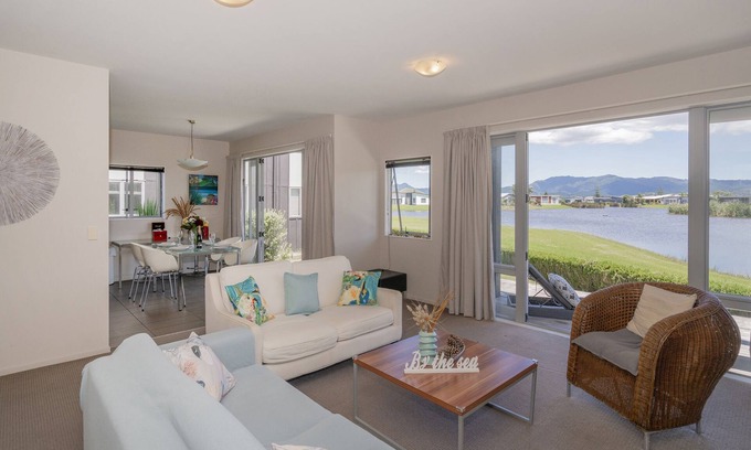 Matarangi House | Golfer's Paradise - Matarangi Holiday Home
