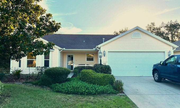 Springdale House | Golfers Paradise! 3-bedroom with a lake view, on the golf course in The Villages