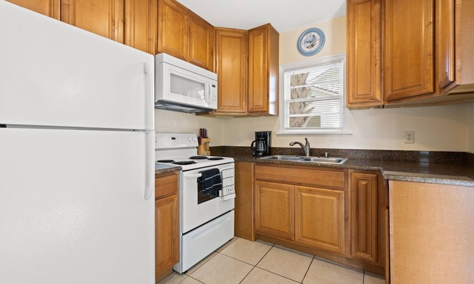 St. Petersburg - Clearwater House | Golfing, Beaches, and Downtown St. Pete., all within 10 minutes away.