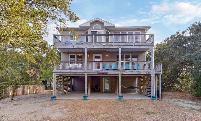 Duck House | "Good Tides" Oceanside beach house with private heated pool & hot tub, Duck, NC