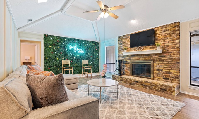 Allen House | Good Vibes Casa 6 Beds/Game Room HUGE YARD
