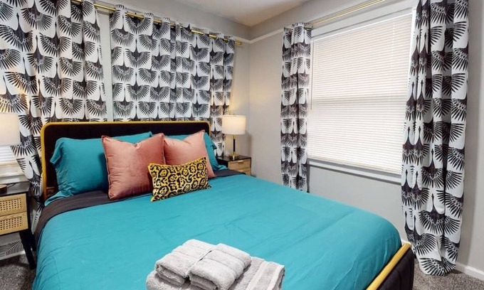 Warren House | Good Vibes in Warren 2BR/1BTH