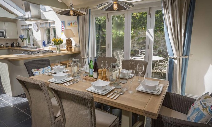 Dartmouth Cottage | GOODER HOUSE, pet friendly, with a garden in Dartmouth