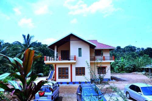 Mudigere House | GoodVibes Homestay - Water Stream & Estate