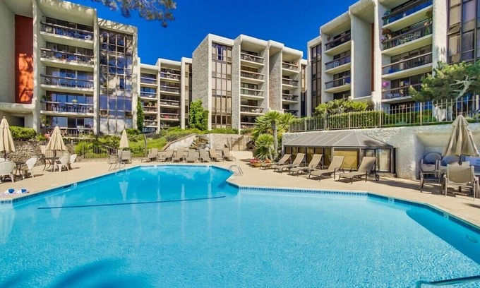 Crown Point Condo | Gorgeous 2 Bed/2 Bath Bayfront Property- 30 Night Minimum Required
