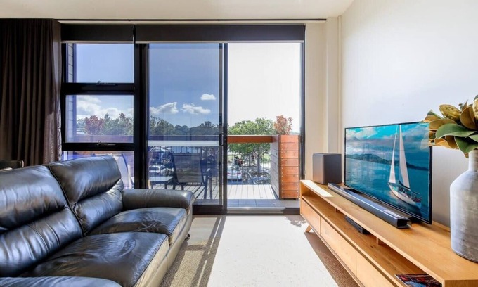 Batemans Bay Apartment | Gorgeous 2-Bed Apartment By Shops and the River