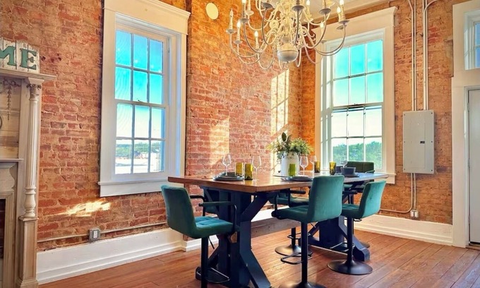 Denison Apartment | Gorgeous 2-bedroom loft in Downtown Denison, washer/dryer, KING bed, WiFi, patio