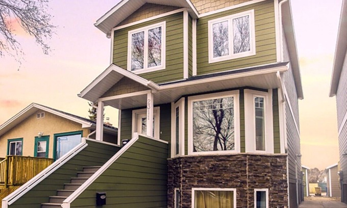 Regina House | Gorgeous 3 bedroom, 2.5 bathroom House! STA21-00132