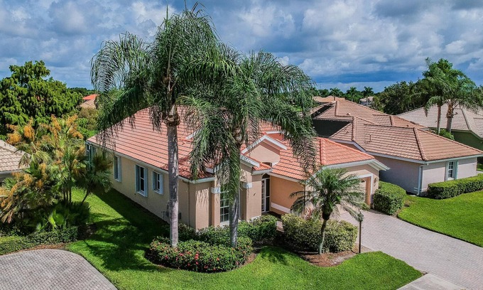 Palmer Ranch House | Gorgeous 3 bedroom, 2 bathroom villa with amazing lake views