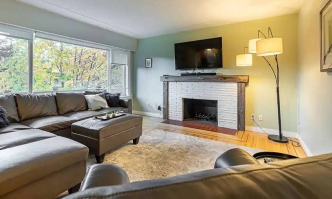 Prince George House | Gorgeous 4 Bedrooms I 2 Baths w/ Parking & WI-FI