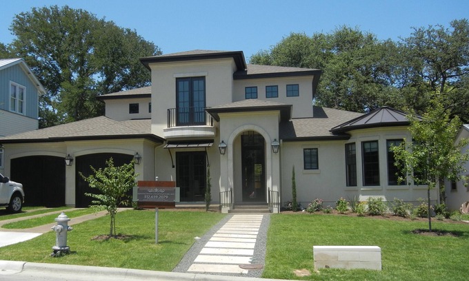 Tarrytown House | Gorgeous 4 Bedroom Home Minutes to Downtown in Central Austin!