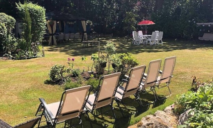 Bournemouth Apartment | Gorgeous 4 BR 3bath lux apt & amazing SPA hot tub sleeps up to 12