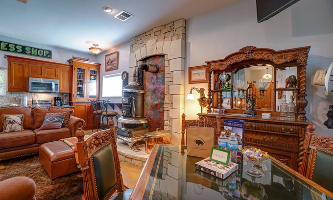 Cottonwood Falls House | Gorgeous 46 acre country property nestled in to the beautiful Kansas Flint Hills
