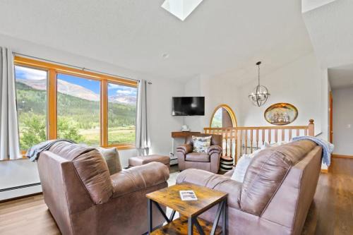 Alma House | Gorgeous 4BR Home with an Amazing Mountain Setting