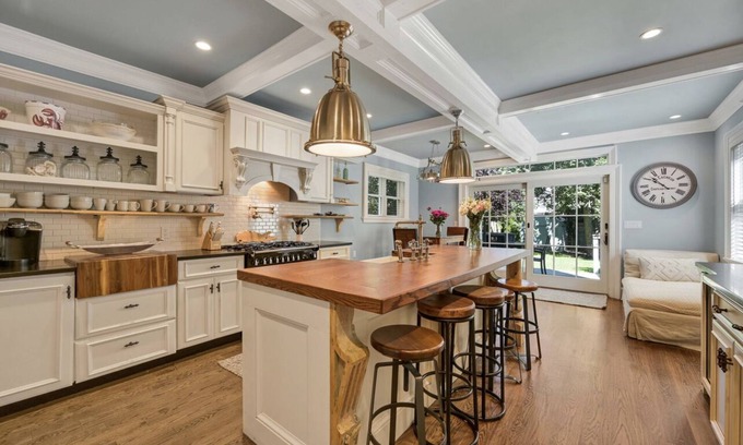 Greenport House | Gorgeous 5 bdrm home with beautiful bay views in the heart of Greenport Village