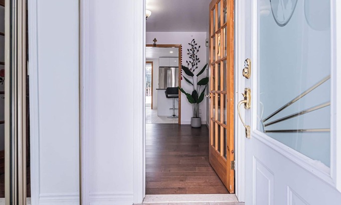 Brossard Cottage | Gorgeous 5 Bedroom House