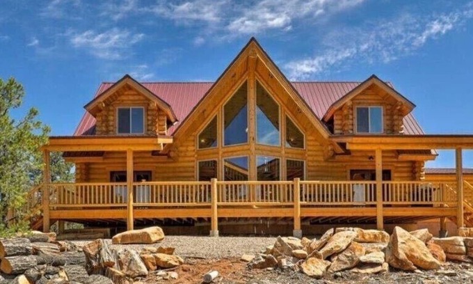 Zion National Park East Entrance Cabin | Gorgeous 5 Bedroom Log Cabin for your ALL YEAR relaxation by Zion National Park