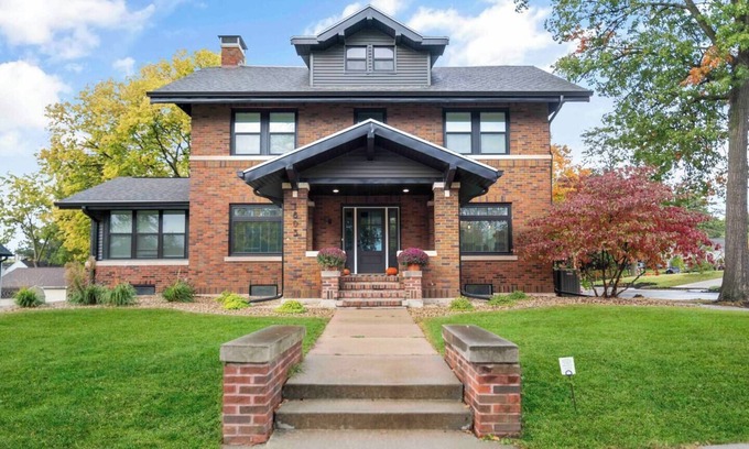 Cedar Falls House | Gorgeous 5-bedroom, remodeled, historic home in Cedar Falls