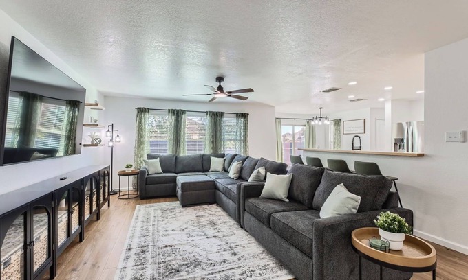 West San Antonio House | Gorgeous 5BR Gem w/Arcade Lackland BMT Seaworld