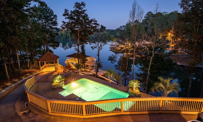 Valley House | Gorgeous 6BR Lake Home w/Pool, Hot Tub & Boathouse