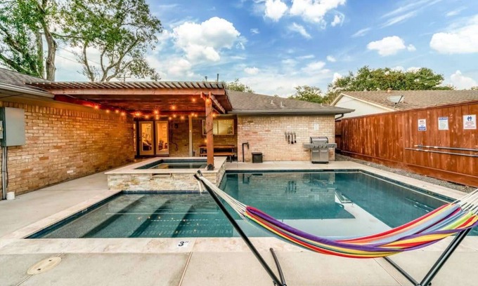 Willow Meadows/Willowbend Area House | Gorgeous and Cozy Houston home w/a private Pool