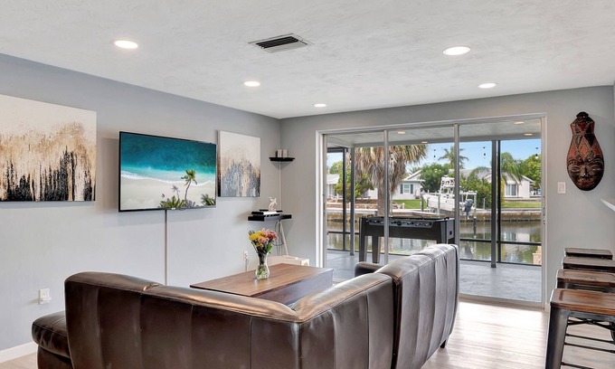 Gulf Harbors House | Gorgeous and Peaceful House by the Water