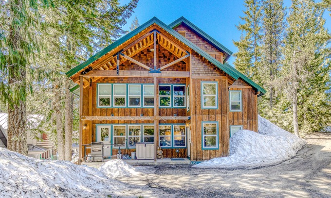 Government Camp House | Gorgeous and Spacious Dog-Friendly Cabin with Free WiFi- Ideal for Families
