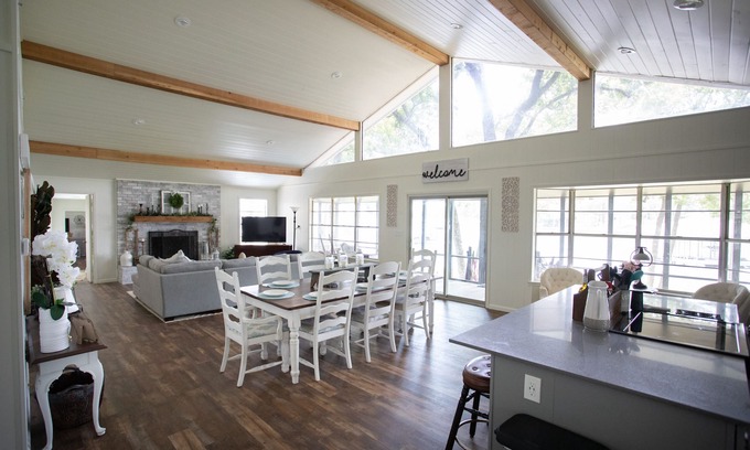 Star Harbor House | Gorgeous and spacious "5 Star" Harbor Lakehouse on Cedar Creek Lake