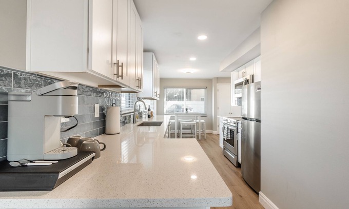 Clearwater Apartment | Gorgeous and Updated Waterfront Apartment 2 Bed #5