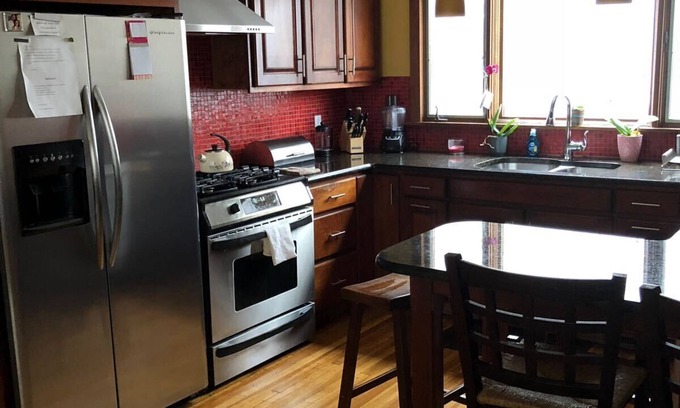 North Buffalo Apartment | Gorgeous Apartment-Driveway