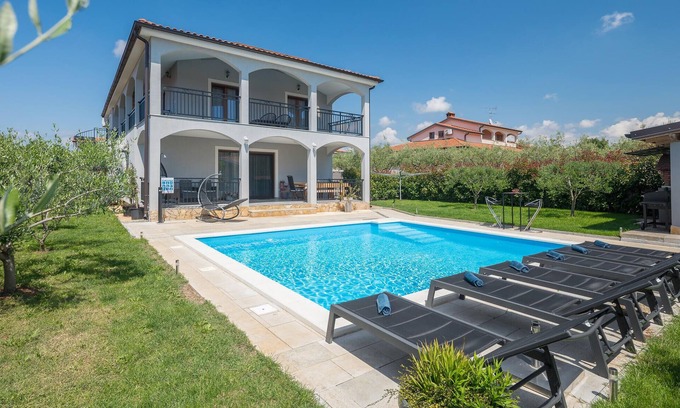 Vrvari Apartment | Gorgeous apartment in Porec with WiFi