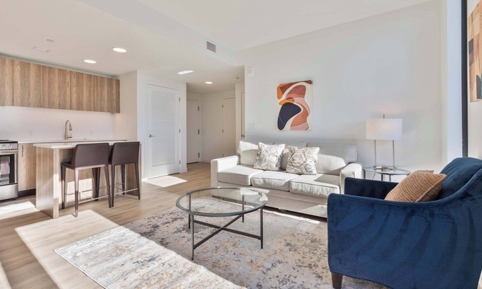 West Fens Apartment | Gorgeous Apt with Kitchen