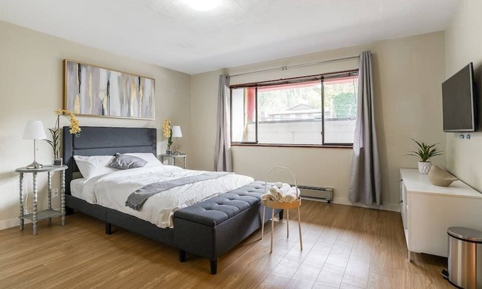 Horseshoe Bay Apartment | Gorgeous bedroom in Shared Home in HorseShoe Bay