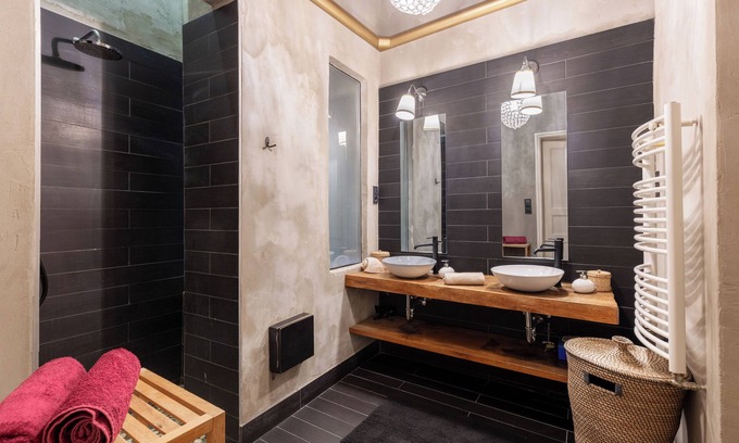 Erzsebetvaros Apartment | Gorgeous Bourgeois Bohème Apt for 4 pers (950 ft²) DOWNTOWN at Jewish Synagogue