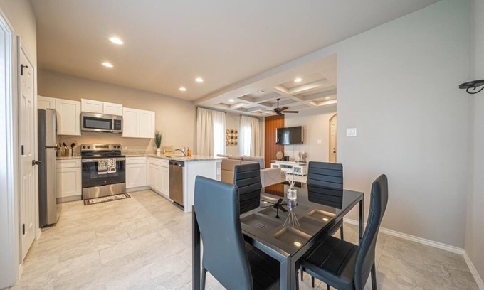West San Antonio House | Gorgeous, Brand New 3-Bedrooms Home Near SeaWorld & Lackland Air Force Base.