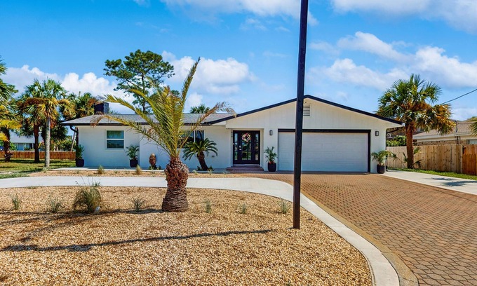 Fort Walton Beach House | Gorgeous coastal home with plenty of space and easy beach access