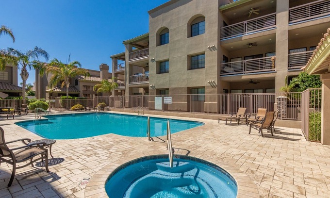 South Scottsdale Condo | Gorgeous condo! 1 King, 2 Queens. Heated Pool! Sleeps 6 - Perfect Location!