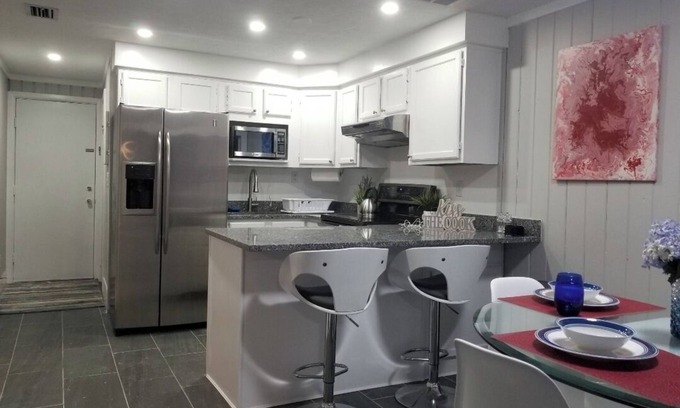 Clermont Cottage | Gorgeous Cottage near Lake Louisa & mins 2 Disney.