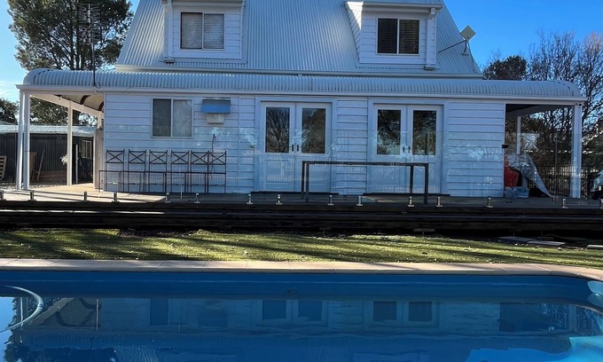 Scone House | Gorgeous Country Home With Pool | Pet Friendly