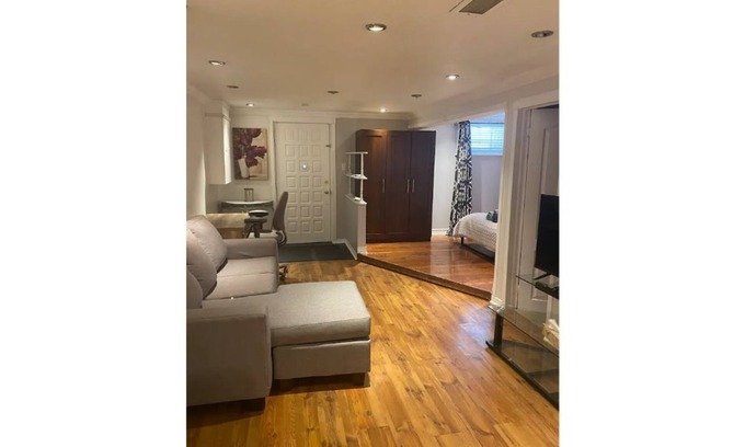 Mississauga Apartment | Gorgeous, Cozy, Newly Renovated Private Basement Apt